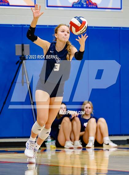 Thumbnail 1 in Grand Oaks vs College Park photogallery.