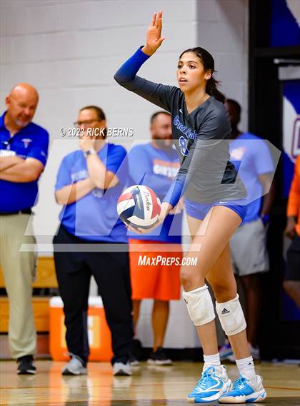 Thumbnail 3 in Grand Oaks vs College Park photogallery.
