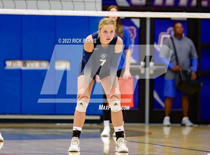 Thumbnail 1 in Grand Oaks vs College Park photogallery.