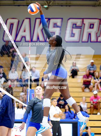 Thumbnail 2 in Grand Oaks vs College Park photogallery.