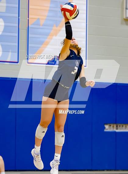 Thumbnail 3 in Grand Oaks vs College Park photogallery.