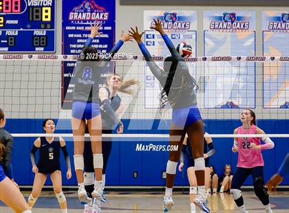 Thumbnail 3 in Grand Oaks vs College Park photogallery.