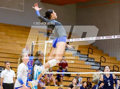Thumbnail 2 in Grand Oaks vs College Park photogallery.