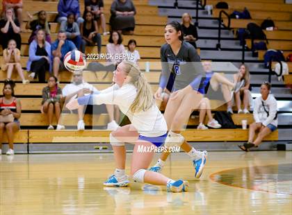 Thumbnail 2 in Grand Oaks vs College Park photogallery.
