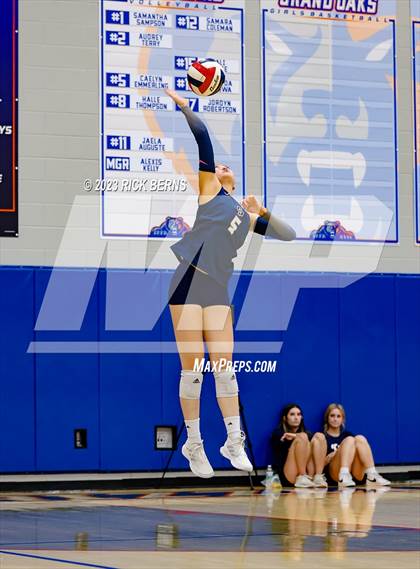 Thumbnail 2 in Grand Oaks vs College Park photogallery.