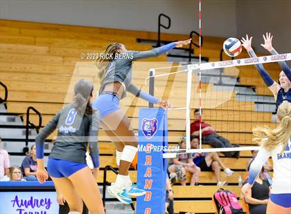 Thumbnail 1 in Grand Oaks vs College Park photogallery.