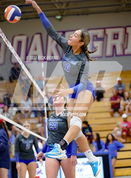 Thumbnail 1 in Grand Oaks vs College Park photogallery.