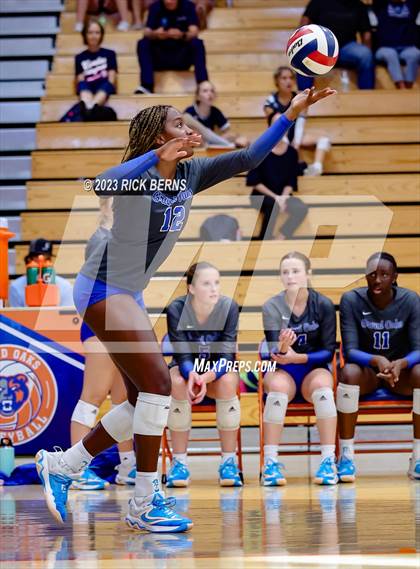 Thumbnail 1 in Grand Oaks vs College Park photogallery.