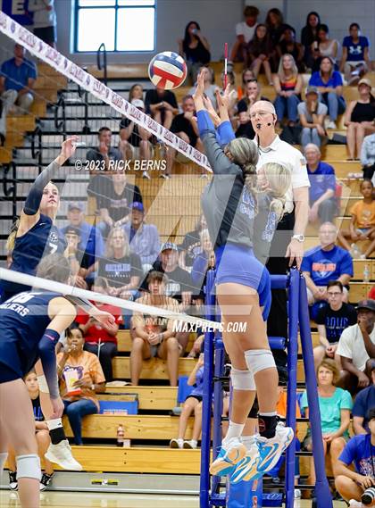 Thumbnail 3 in Grand Oaks vs College Park photogallery.