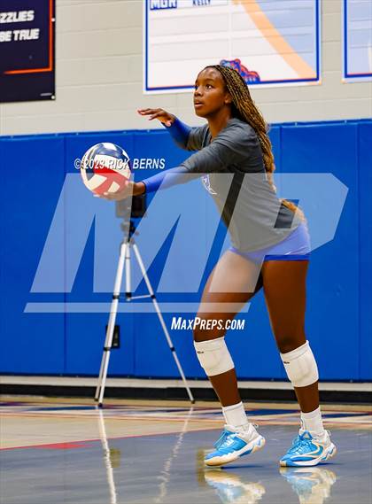 Thumbnail 3 in Grand Oaks vs College Park photogallery.