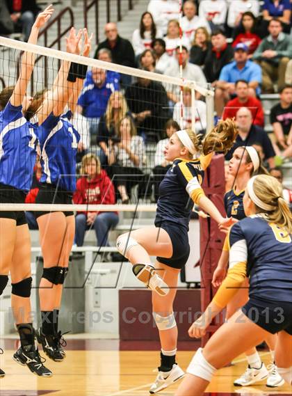 Thumbnail 1 in Pearce [J. J.] vs Mckinney (UIL Bi-District Playoff) photogallery.