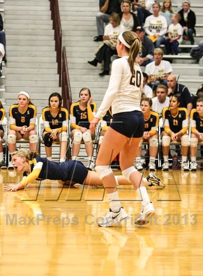 Thumbnail 1 in Pearce [J. J.] vs Mckinney (UIL Bi-District Playoff) photogallery.