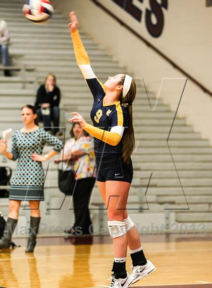 Thumbnail 1 in Pearce [J. J.] vs Mckinney (UIL Bi-District Playoff) photogallery.