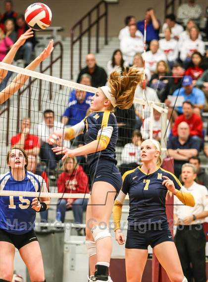 Thumbnail 1 in Pearce [J. J.] vs Mckinney (UIL Bi-District Playoff) photogallery.