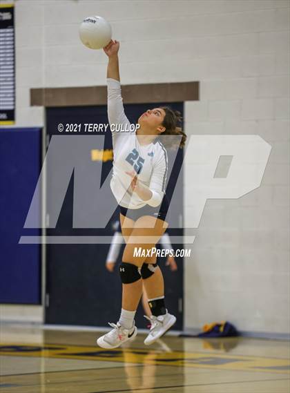 Thumbnail 1 in JV: Juan Diego Catholic @ Summit Academy photogallery.