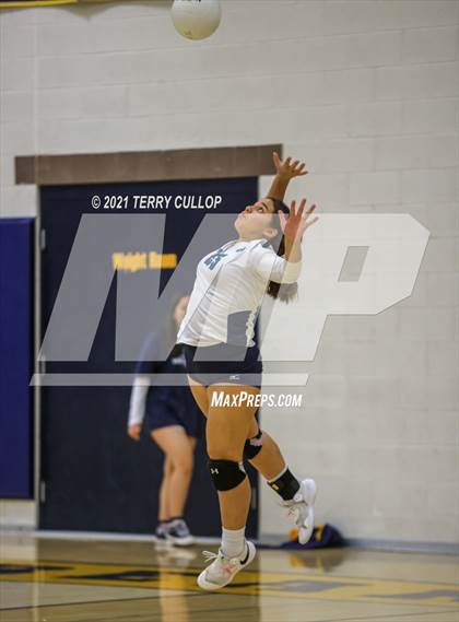 Thumbnail 2 in JV: Juan Diego Catholic @ Summit Academy photogallery.