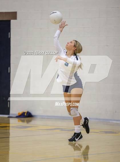 Thumbnail 1 in JV: Juan Diego Catholic @ Summit Academy photogallery.
