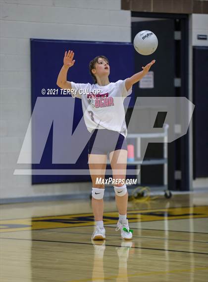 Thumbnail 3 in JV: Juan Diego Catholic @ Summit Academy photogallery.