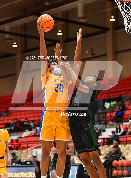 Thumbnail 1 in De La Salle vs. Fort Bend Hightower (King Cotton Classic) photogallery.