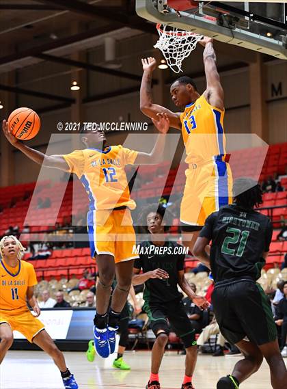 Thumbnail 1 in De La Salle vs. Fort Bend Hightower (King Cotton Classic) photogallery.
