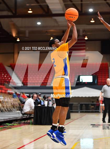 Thumbnail 1 in De La Salle vs. Fort Bend Hightower (King Cotton Classic) photogallery.