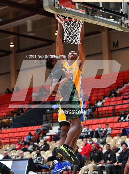 Thumbnail 1 in De La Salle vs. Fort Bend Hightower (King Cotton Classic) photogallery.