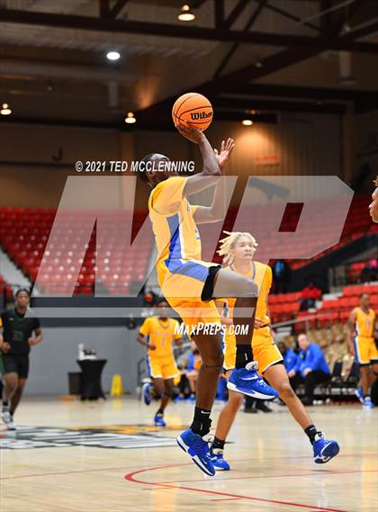 Thumbnail 3 in De La Salle vs. Fort Bend Hightower (King Cotton Classic) photogallery.