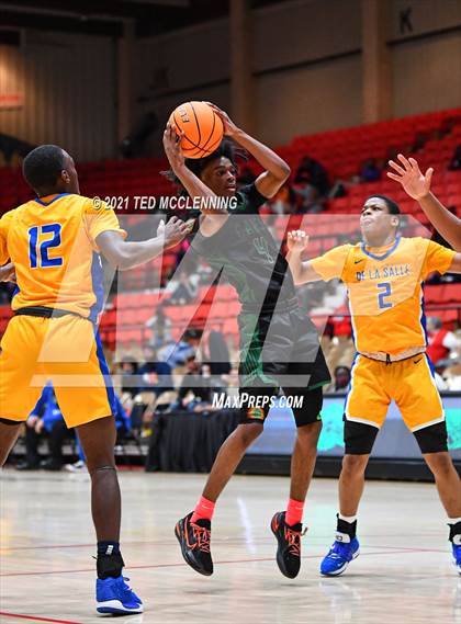 Thumbnail 2 in De La Salle vs. Fort Bend Hightower (King Cotton Classic) photogallery.