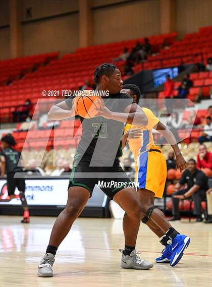 Thumbnail 1 in De La Salle vs. Fort Bend Hightower (King Cotton Classic) photogallery.