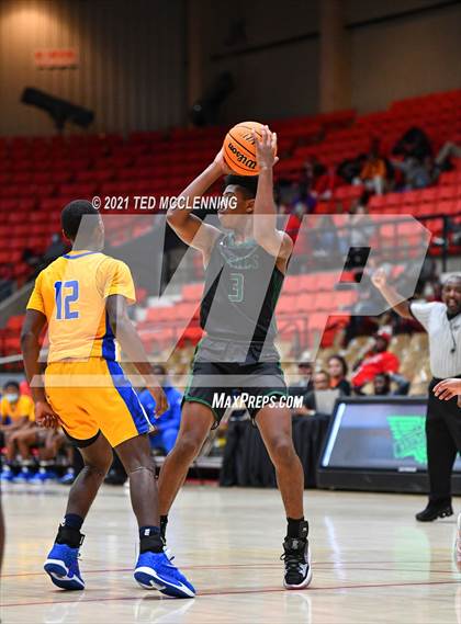 Thumbnail 1 in De La Salle vs. Fort Bend Hightower (King Cotton Classic) photogallery.