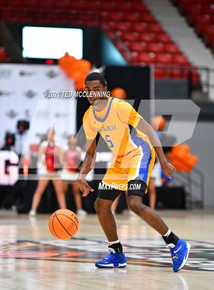 Thumbnail 2 in De La Salle vs. Fort Bend Hightower (King Cotton Classic) photogallery.