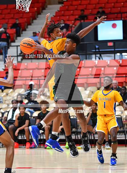 Thumbnail 1 in De La Salle vs. Fort Bend Hightower (King Cotton Classic) photogallery.