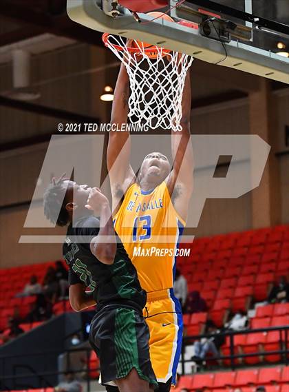 Thumbnail 3 in De La Salle vs. Fort Bend Hightower (King Cotton Classic) photogallery.