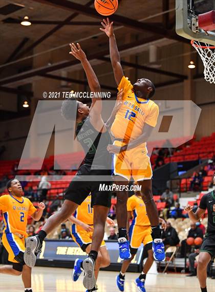 Thumbnail 2 in De La Salle vs. Fort Bend Hightower (King Cotton Classic) photogallery.