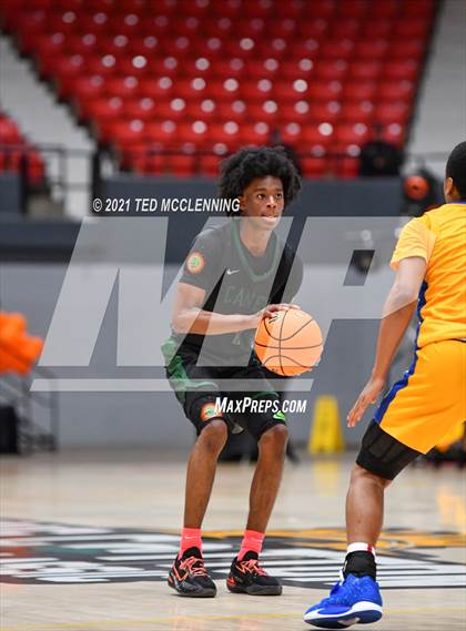 Thumbnail 2 in De La Salle vs. Fort Bend Hightower (King Cotton Classic) photogallery.