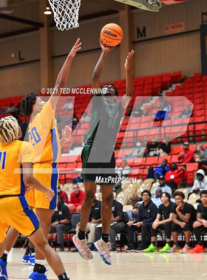 Thumbnail 2 in De La Salle vs. Fort Bend Hightower (King Cotton Classic) photogallery.