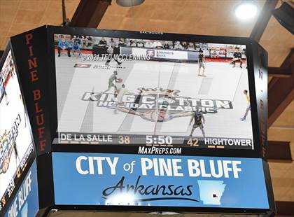 Thumbnail 3 in De La Salle vs. Fort Bend Hightower (King Cotton Classic) photogallery.