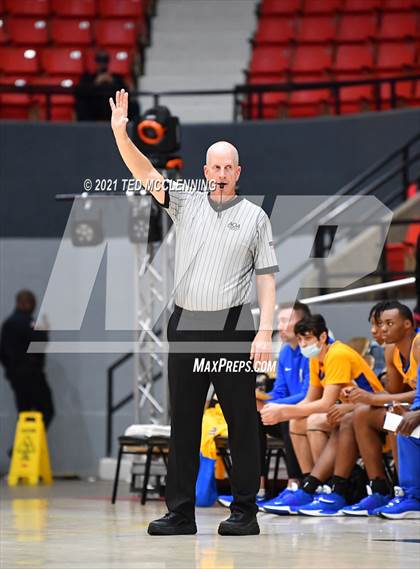 Thumbnail 2 in De La Salle vs. Fort Bend Hightower (King Cotton Classic) photogallery.