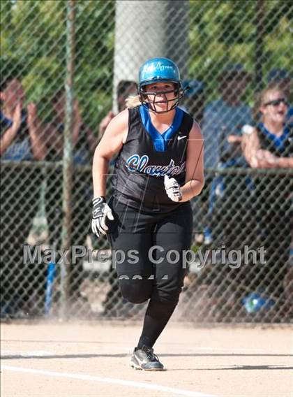 Thumbnail 2 in Clayton vs. Holly Springs (NCHSAA 4A East Regional Final) photogallery.
