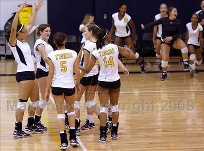Thumbnail 1 in Clark vs. Stony Point (Pearland Volleyball Classic) photogallery.