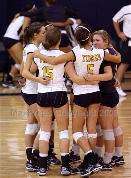 Thumbnail 1 in Clark vs. Stony Point (Pearland Volleyball Classic) photogallery.
