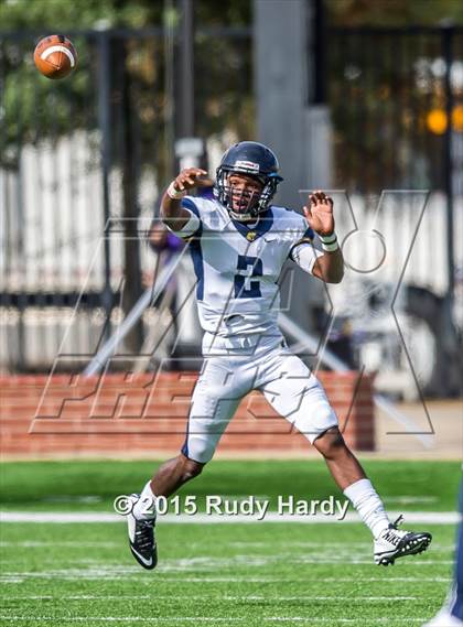 Thumbnail 3 in Nimitz vs. Cypress Falls (UIL 6A D1 Bi-District Playoff) photogallery.