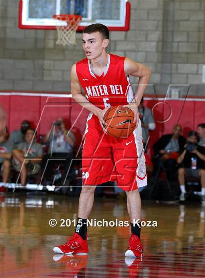 Thumbnail 3 in Fairfax vs. Mater Dei (Nike Extravaganza) photogallery.