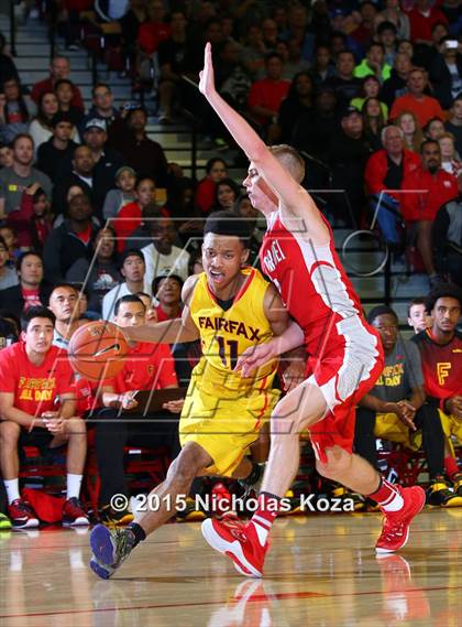 Thumbnail 3 in Fairfax vs. Mater Dei (Nike Extravaganza) photogallery.