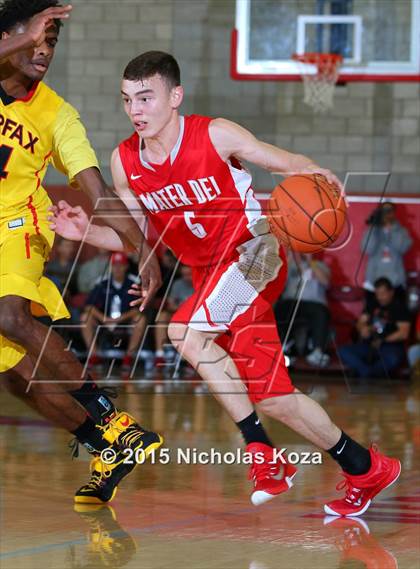 Thumbnail 2 in Fairfax vs. Mater Dei (Nike Extravaganza) photogallery.