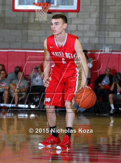 Thumbnail 2 in Fairfax vs. Mater Dei (Nike Extravaganza) photogallery.