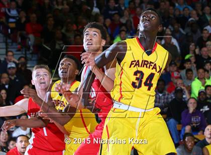 Thumbnail 3 in Fairfax vs. Mater Dei (Nike Extravaganza) photogallery.