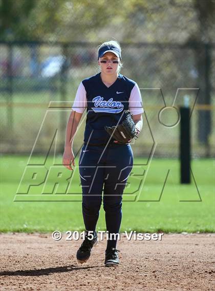 Thumbnail 3 in Valor Christian vs. Pueblo South (CHSAA State 4A First Round) photogallery.