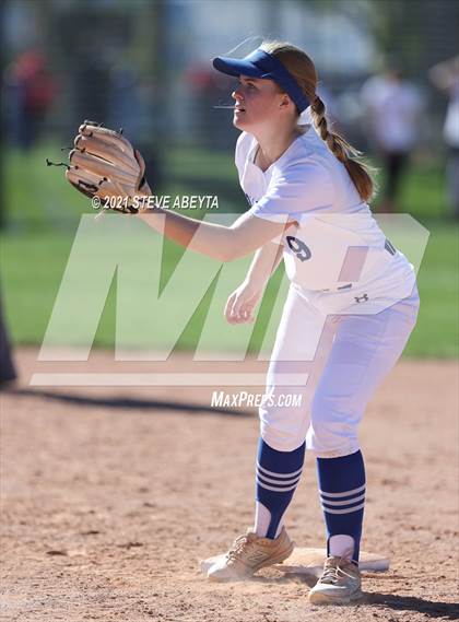 Thumbnail 2 in Broomfield vs. Legacy (CHSAA 5A 1st Round Playoff) photogallery.
