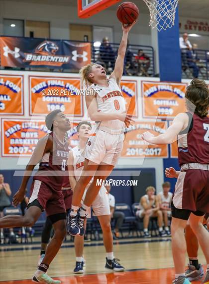 Thumbnail 3 in Riverview vs Bradenton Christian School photogallery.